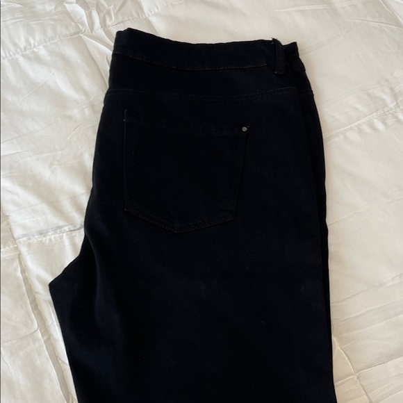 Santana Women's Classic Black Boot Cut Jeans - Never Worn - Picture 4 of 5